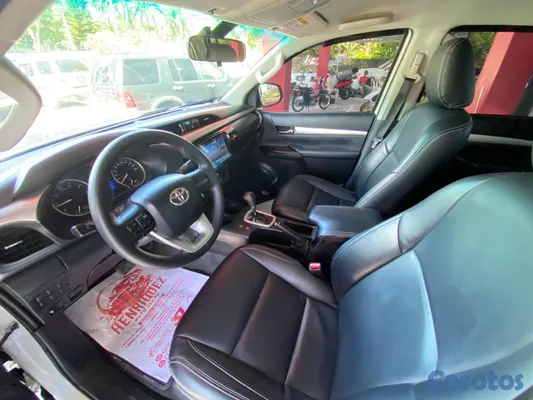 2020 Toyota Hilux — foto 5 / 13