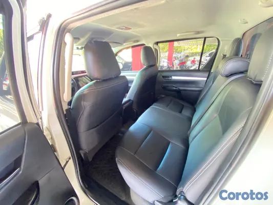 2020 Toyota Hilux — foto 8 / 13