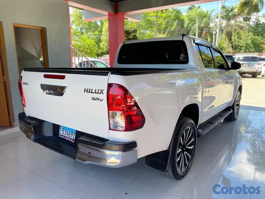 2020 Toyota Hilux — foto 9 / 13