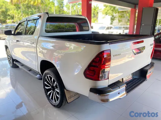 2020 Toyota Hilux — foto 10 / 13