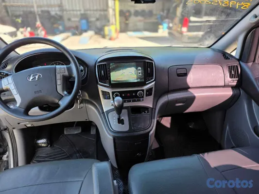 2020 Hyundai Grand Starex — foto 7 / 10