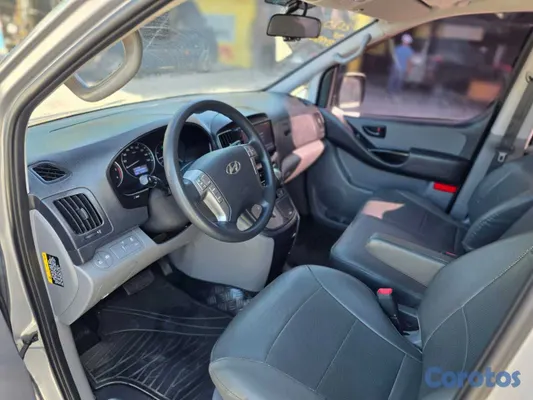 2020 Hyundai Grand Starex — foto 9 / 10