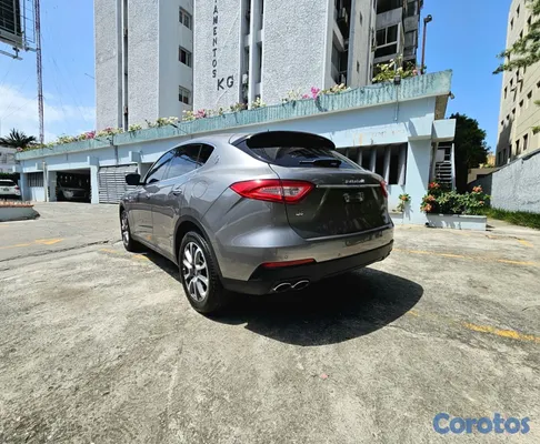 2018 Maserati Levante Q4 — foto 2 / 8