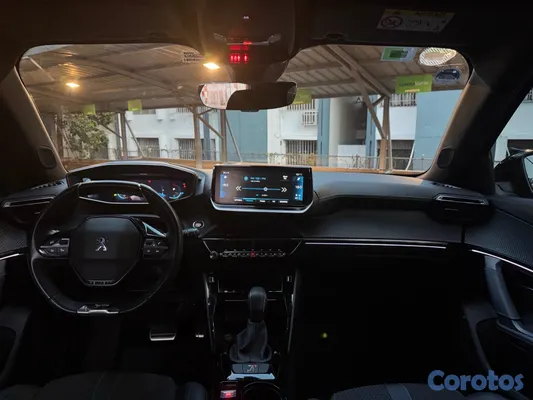2023 Peugeot 2008 GT Line (Año 2023) — foto 12 / 13