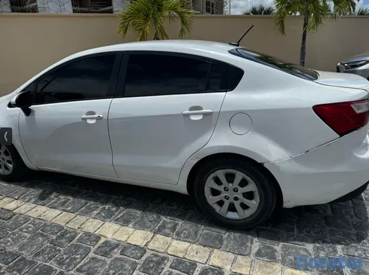 2015 Kia Rio — foto 7 / 9