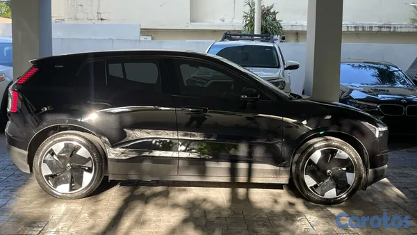 2026 Volvo EX30 — foto 3 / 8