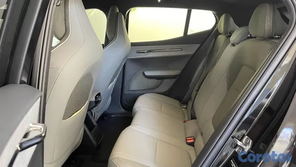2026 Volvo EX30 — foto 4 / 8