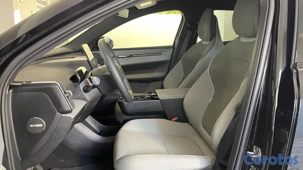 2026 Volvo EX30 — foto 5 / 8