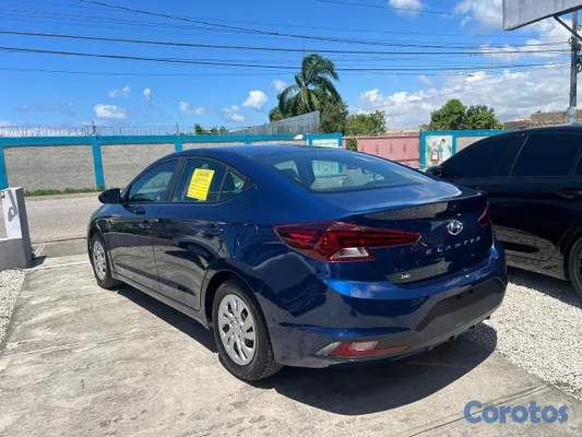 2020 Hyundai Elantra — foto 8 / 10