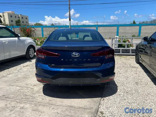 2020 Hyundai Elantra — foto 10 / 10