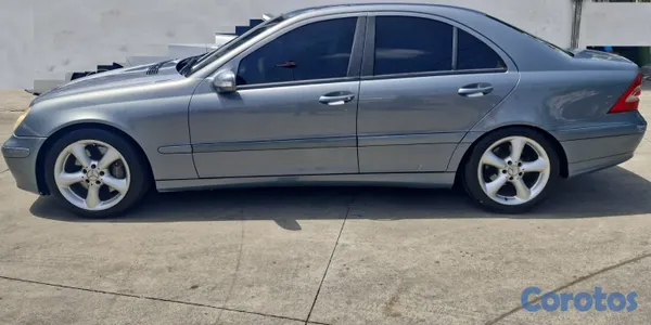 2005 Mercedes-Benz Clase C — foto 9 / 11