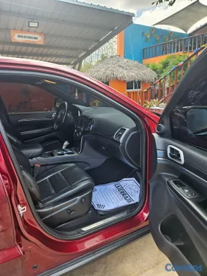 2020 Jeep Grand Cherokee — foto 8 / 12