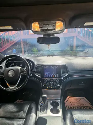 2020 Jeep Grand Cherokee — foto 10 / 12