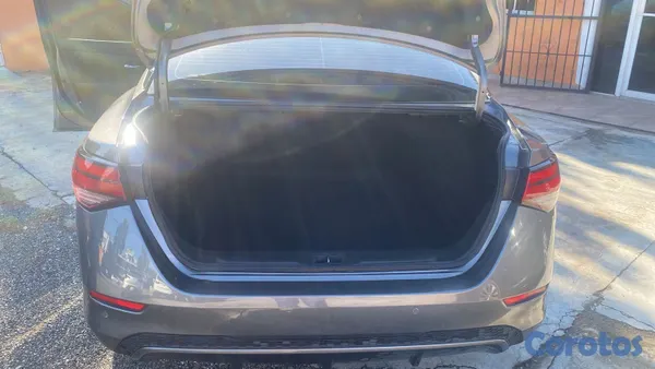 2020 Nissan Sentra — foto 8 / 8