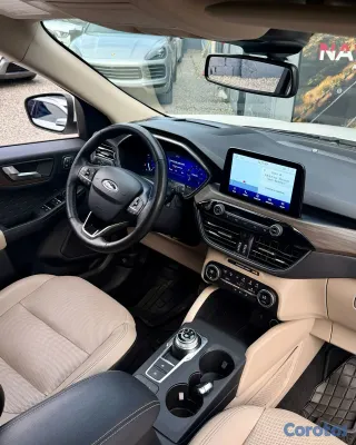 2020 Ford Escape — foto 8 / 9