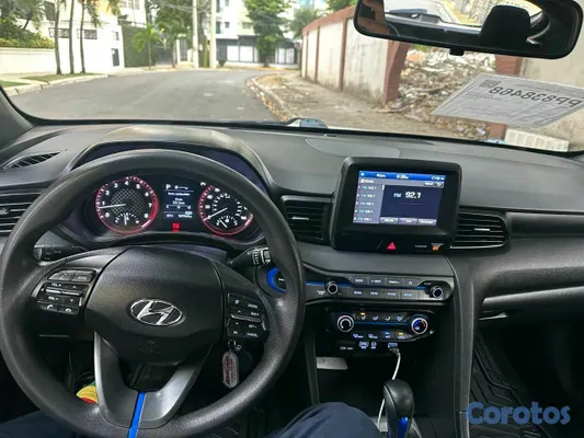 2019 Hyundai hiunday veloster — foto 6 / 7