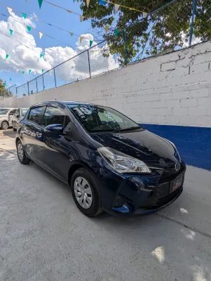 2019 Toyota Vitz — foto 2 / 10