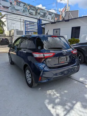 2019 Toyota Vitz — foto 4 / 10