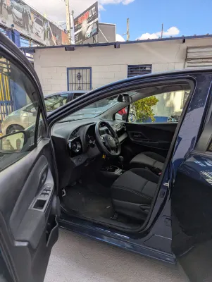 2019 Toyota Vitz — foto 6 / 10