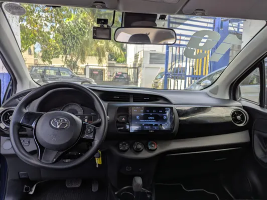 2019 Toyota Vitz — foto 7 / 10