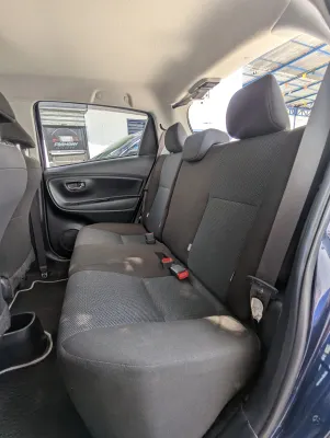 2019 Toyota Vitz — foto 8 / 10