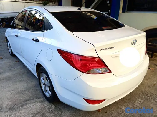 2016 Hyundai Accent — foto 2 / 10