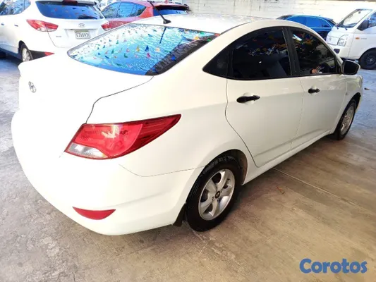 2016 Hyundai Accent — foto 3 / 10