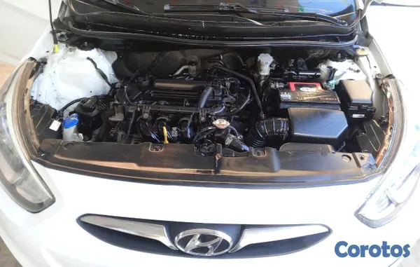 2016 Hyundai Accent — foto 4 / 10