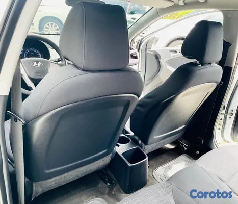 2016 Hyundai Accent — foto 7 / 10