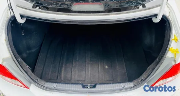 2016 Hyundai Accent — foto 9 / 10