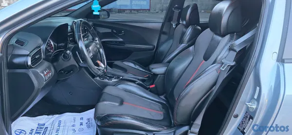 2019 Hyundai veloster 2019 full panorámico — foto 12 / 15