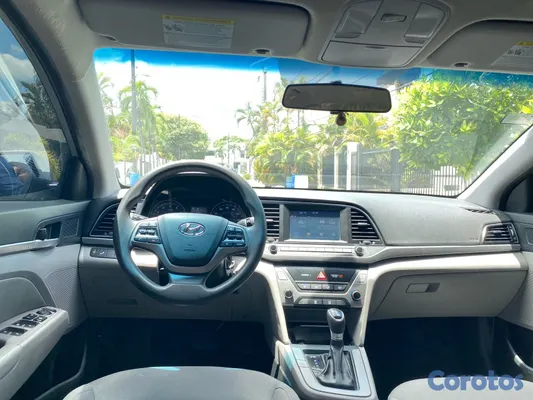 2018 Hyundai Elantra — foto 4 / 8