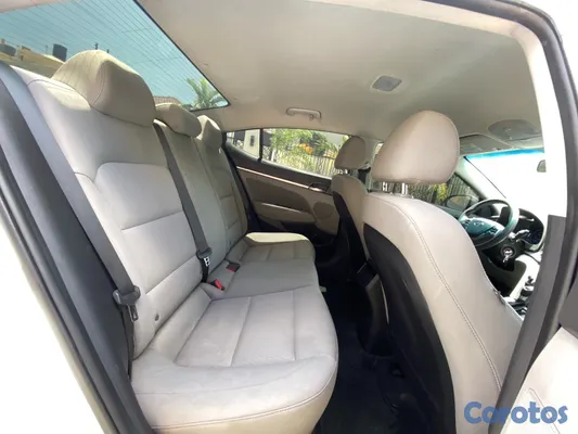 2018 Hyundai Elantra — foto 5 / 8