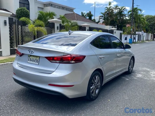 2018 Hyundai Elantra — foto 6 / 8