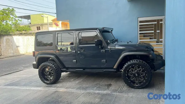 2016 Jeep Sahara — foto 4 / 16