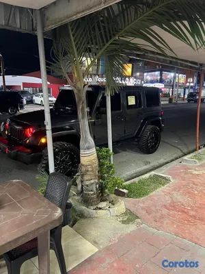 2016 Jeep Sahara — foto 12 / 16