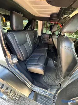 2016 Jeep Sahara — foto 14 / 16