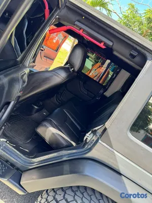 2016 Jeep Sahara — foto 15 / 16