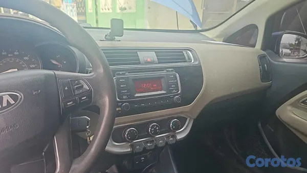 2016 Kia Rio — foto 2 / 8