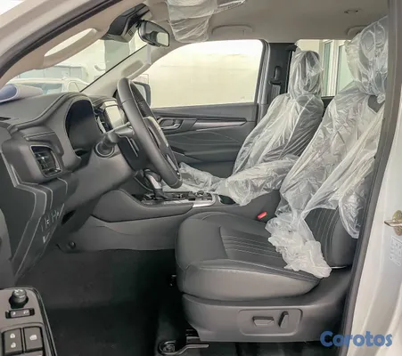 2027 Isuzu Mux — foto 6 / 12