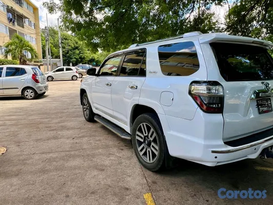 2010 Toyota 4 Runner — foto 8 / 9