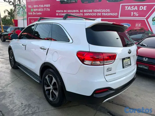 2016 Kia Sorento — foto 4 / 8