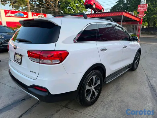 2016 Kia Sorento — foto 5 / 8