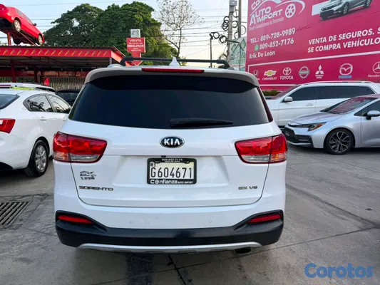 2016 Kia Sorento — foto 6 / 8