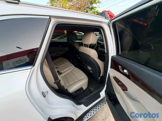 2016 Kia Sorento — foto 8 / 8