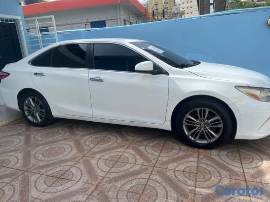 2016 Toyota Camry — foto 4 / 10