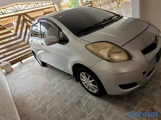 2009 Toyota Vitz — foto 3 / 8