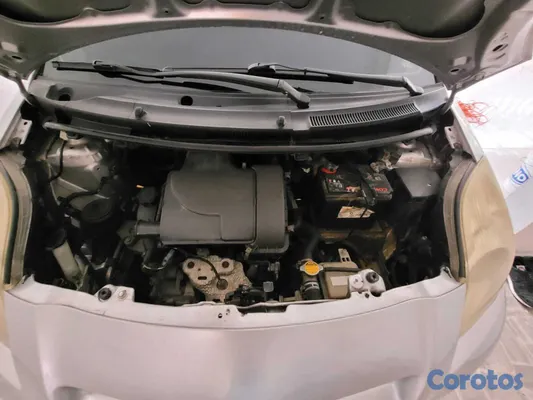 2009 Toyota Vitz — foto 7 / 8