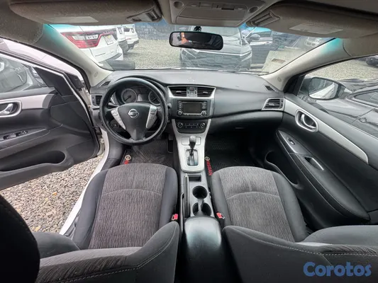 2015 Nissan Sentra — foto 5 / 8