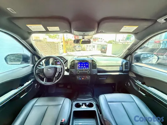 2018 Ford Expedition — foto 6 / 12